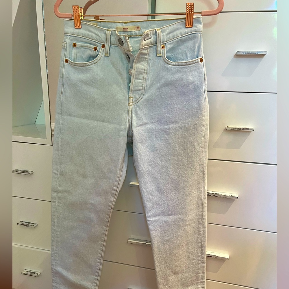 Levi’s wedgie light wash denim